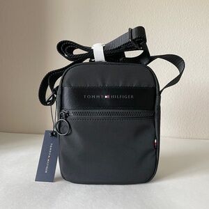 Tommy Hilfiger Kayden Water-Resistant Reporter Bag Black